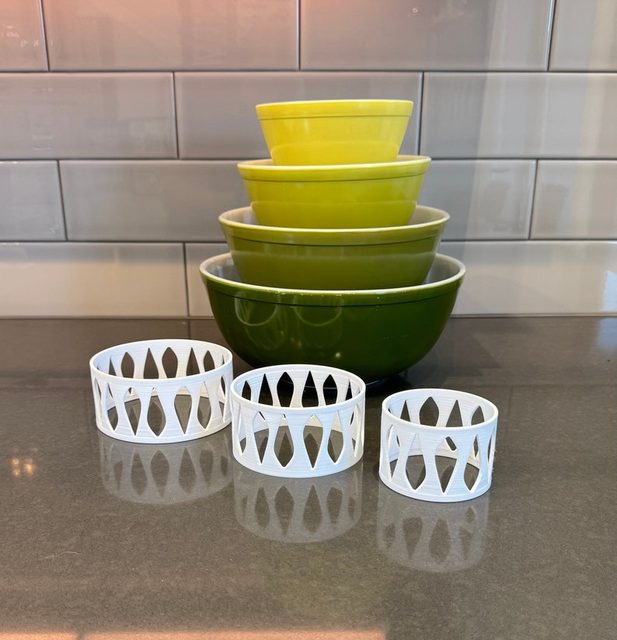 Set of 3 Pyrex Mixing and Cinderella Bowl Display Stands